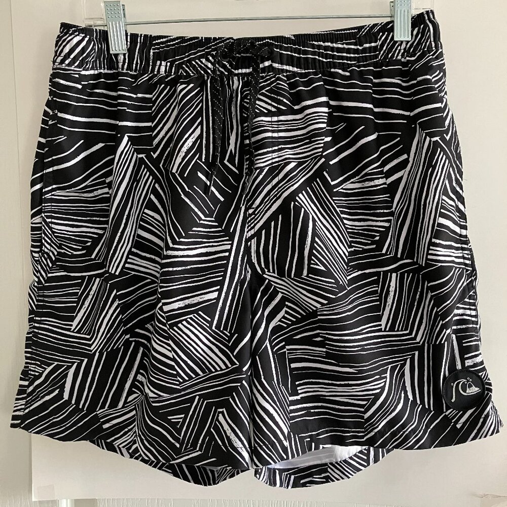 Quicksilver Mens Beach Volley Shorts Size Large 3 Pockets Retro Geometric Style.